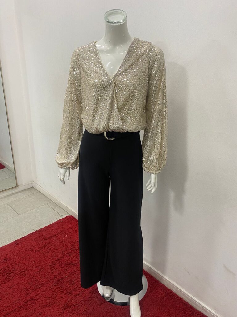 Mono De Fiesta De Lentejuelas Con Escote De Plumas